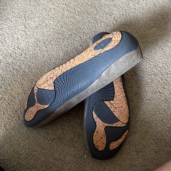 Dr Scholls flats. In great shape and in like new condition! - Picture 3 of 4